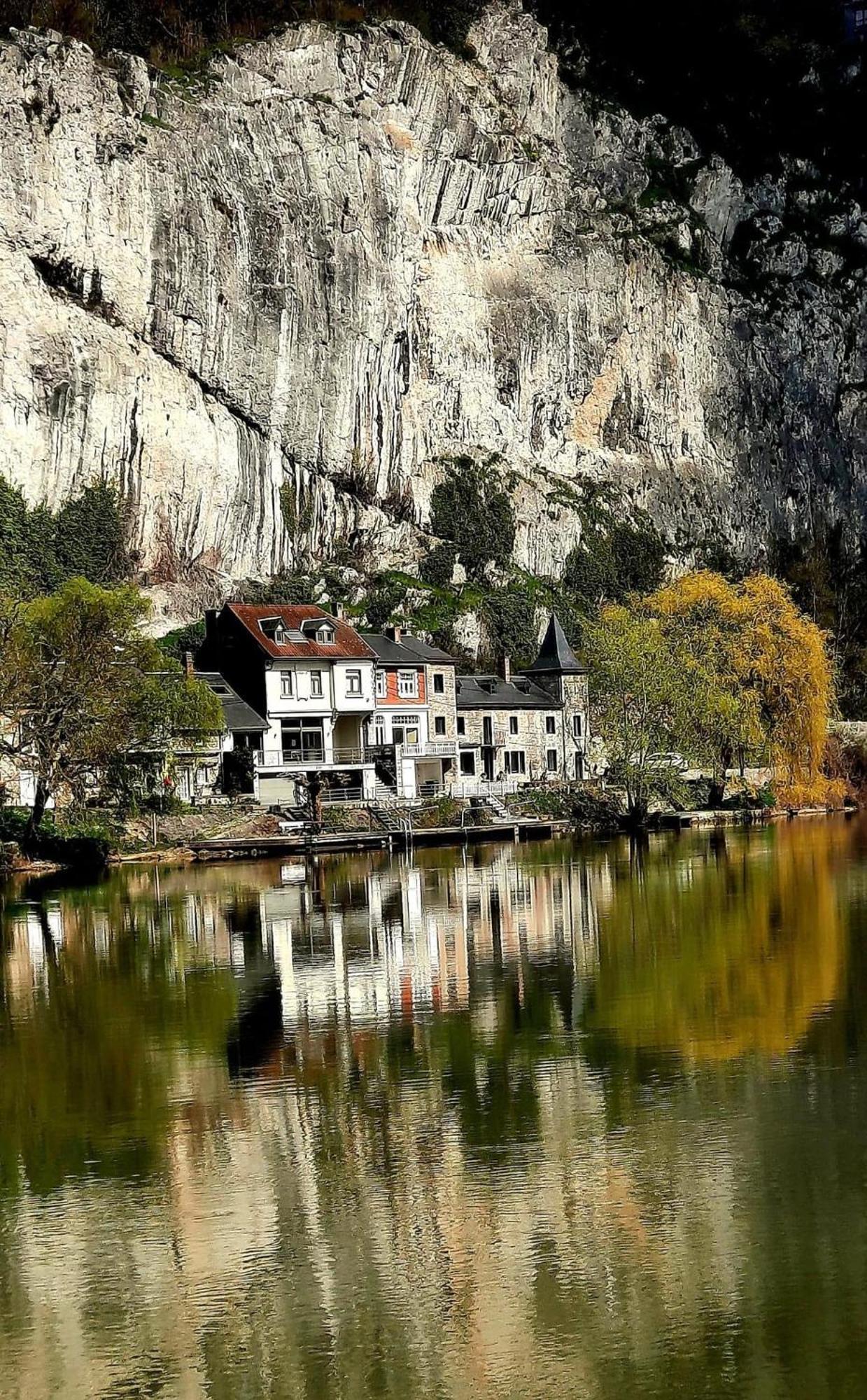 Villa Pieds Dans L'Eau Private Wellness Bordure De Meuse à Lustin Extérieur photo