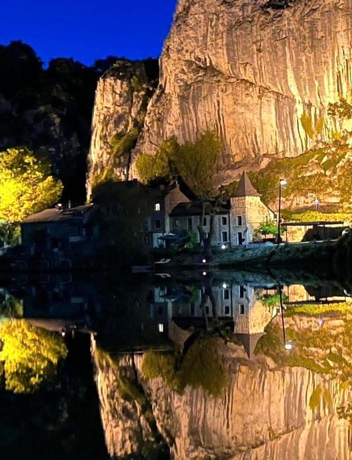 Villa Pieds Dans L'Eau Private Wellness Bordure De Meuse à Lustin Extérieur photo